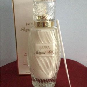 JAFRA Royal Jelly Milk Balm 6.7 oz in Glass Decanter